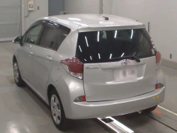 Toyota Ractis 2