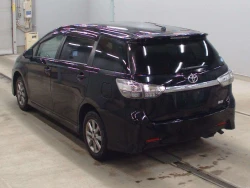 Toyota Wish 1