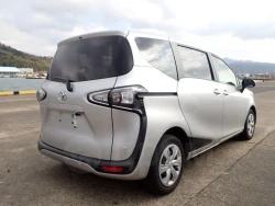 Toyota Sienta 8