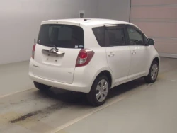 Toyota Ractis 2
