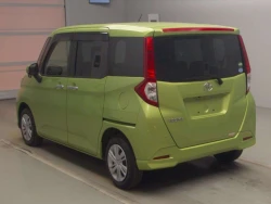 Toyota Roomy 1