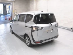 Toyota Sienta 0