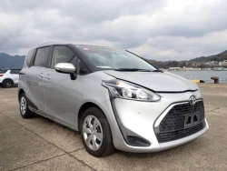 Toyota Sienta 5