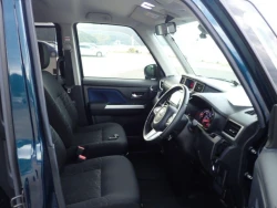 Toyota Roomy 8