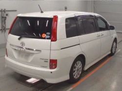 Toyota Isis 2