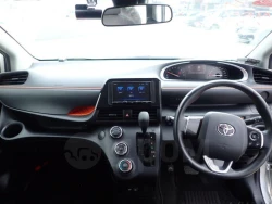Toyota Sienta 16