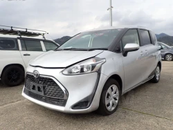 Toyota Sienta 6