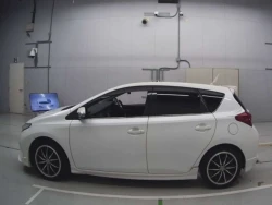Toyota Auris 1