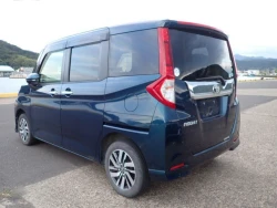 Toyota Roomy 1