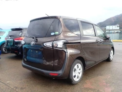 Toyota Sienta 2