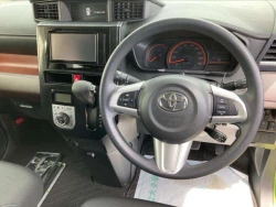 Toyota Roomy 5