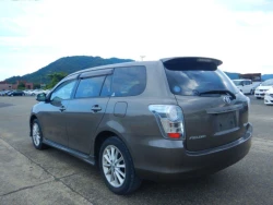 Toyota Corolla Fielder 1
