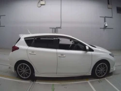 Toyota Auris 4