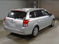 Toyota Fielder 2