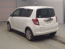 Toyota Ractis 1
