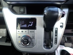 Daihatsu Cast 12